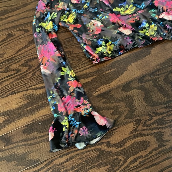 Off shoulder - Picture 2 of 5